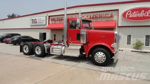 Peterbilt 389 Trekkers
