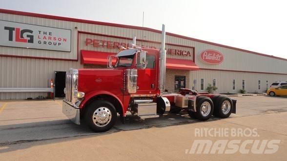 Peterbilt 389 Trekkers