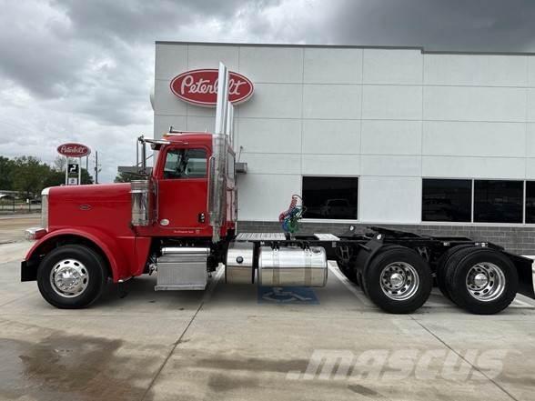 Peterbilt 389 Trekkers