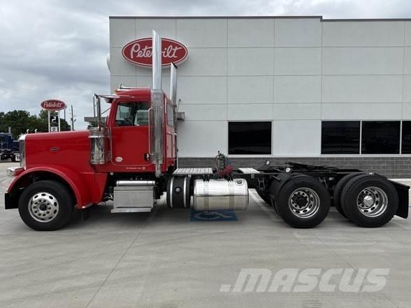 Peterbilt 389 Trekkers