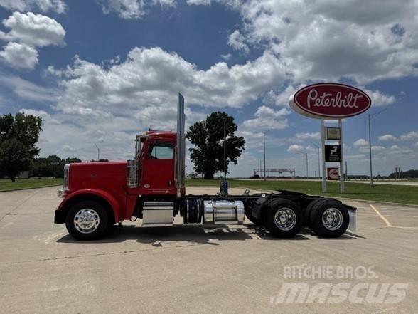 Peterbilt 389 Trekkers