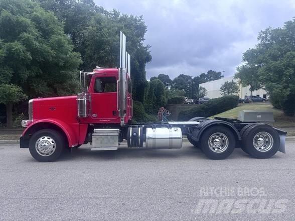 Peterbilt 389 Trekkers