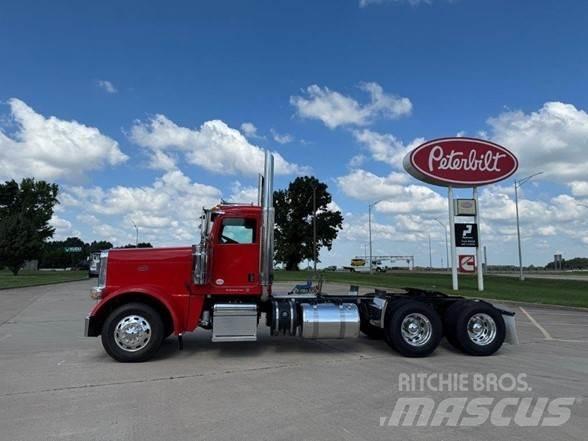 Peterbilt 389 Trekkers