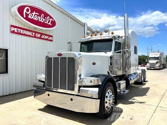 Peterbilt 389 Trekkers