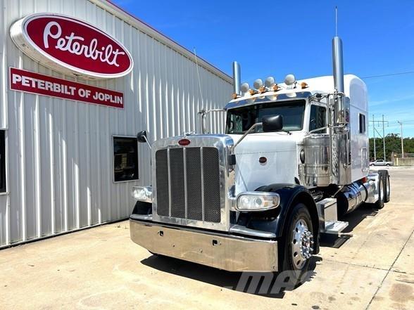Peterbilt 389 Trekkers