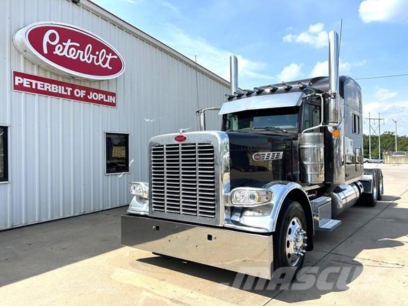 Peterbilt 389 Trekkers