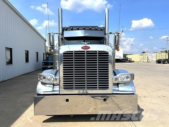 Peterbilt 389 Trekkers