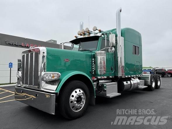 Peterbilt 389 Trekkers