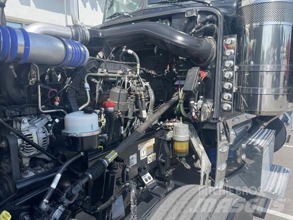 Peterbilt 389 Trekkers