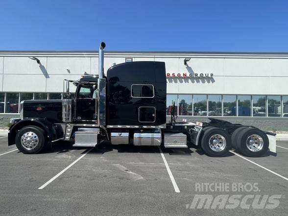 Peterbilt 389 Trekkers