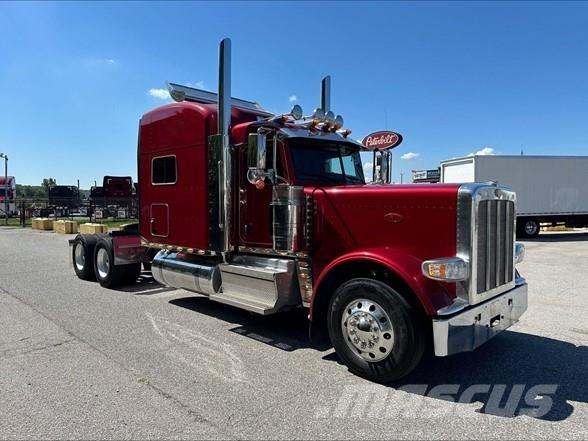 Peterbilt 389 Trekkers