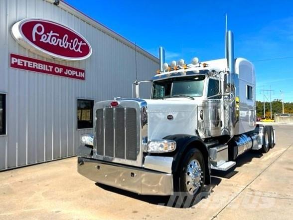 Peterbilt 389 Trekkers