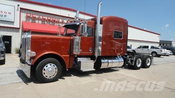 Peterbilt 389 Trekkers