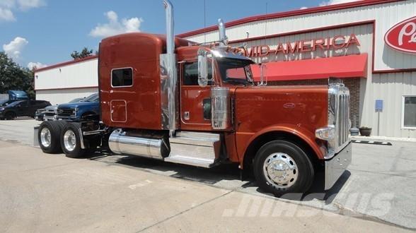 Peterbilt 389 Trekkers