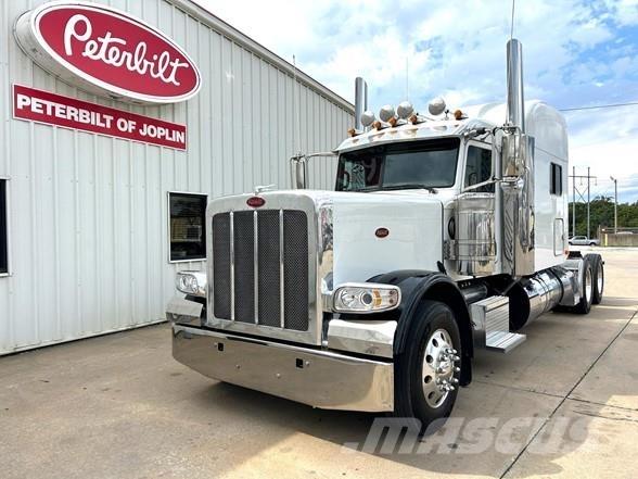 Peterbilt 389 Trekkers