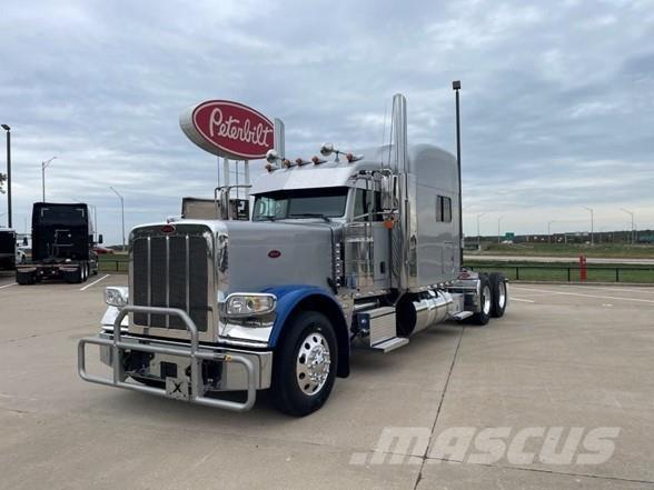 Peterbilt 389 Trekkers