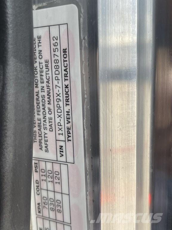 Peterbilt 389 Trekkers