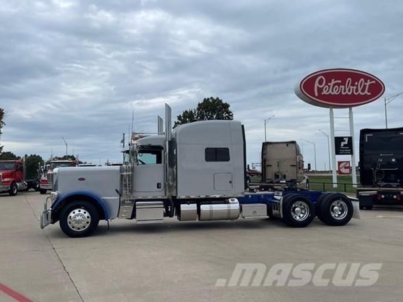 Peterbilt 389 Trekkers