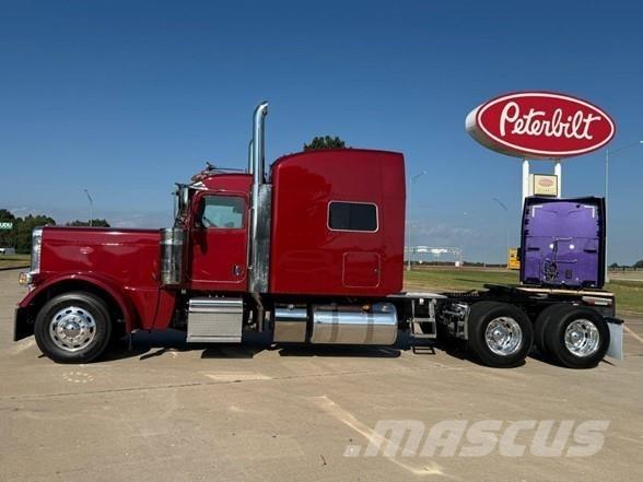 Peterbilt 389 Trekkers