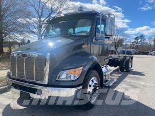 Peterbilt 536 Chassis met cabine