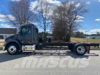 Peterbilt 536 Chassis met cabine