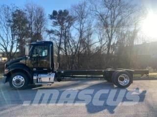 Peterbilt 536 Chassis met cabine