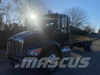Peterbilt 536 Chassis met cabine
