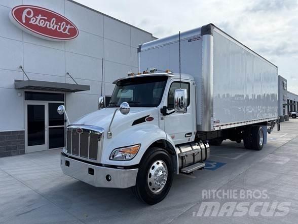 Peterbilt 536 Bakwagens met gesloten opbouw