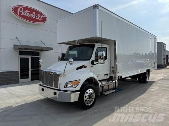Peterbilt 536 Bakwagens met gesloten opbouw