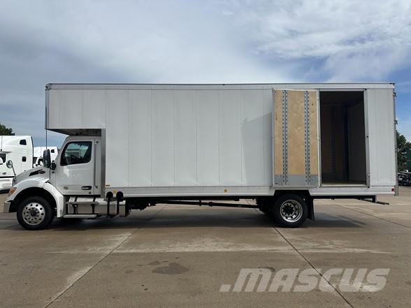 Peterbilt 536 Bakwagens met gesloten opbouw