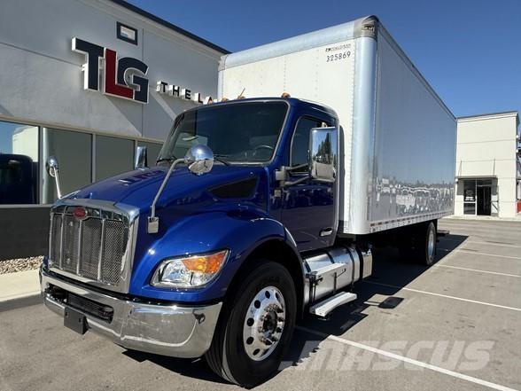 Peterbilt 537 Bakwagens met gesloten opbouw