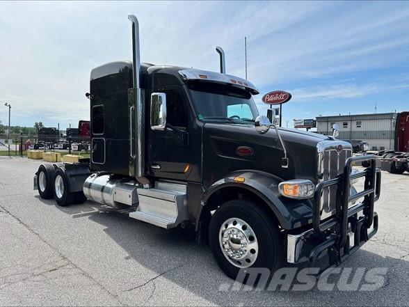 Peterbilt 567 Trekkers