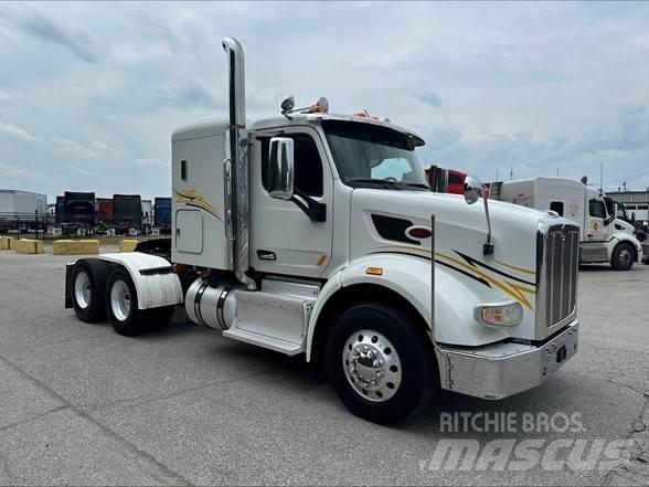 Peterbilt 567 Trekkers