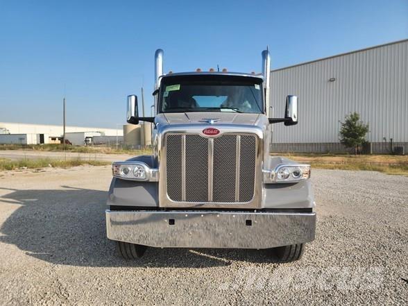 Peterbilt 567 Trekkers