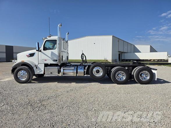 Peterbilt 567 Trekkers