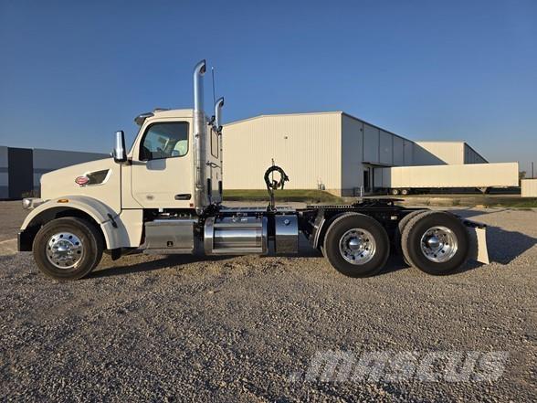 Peterbilt 567 Trekkers