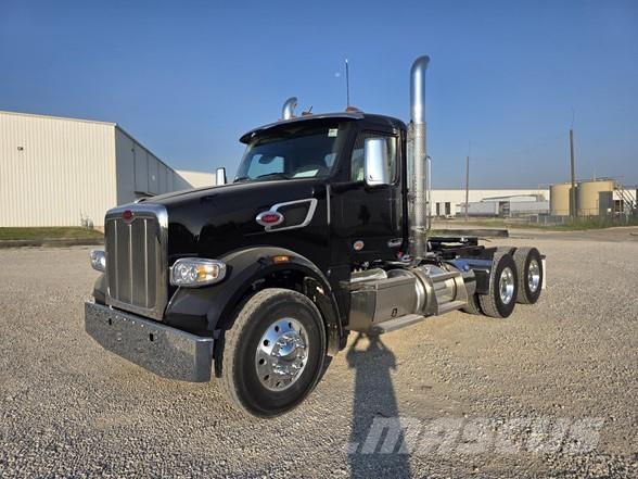 Peterbilt 567 Trekkers