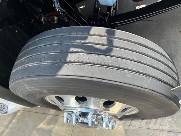 Peterbilt 579 Trekkers