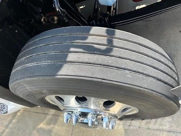 Peterbilt 579 Trekkers