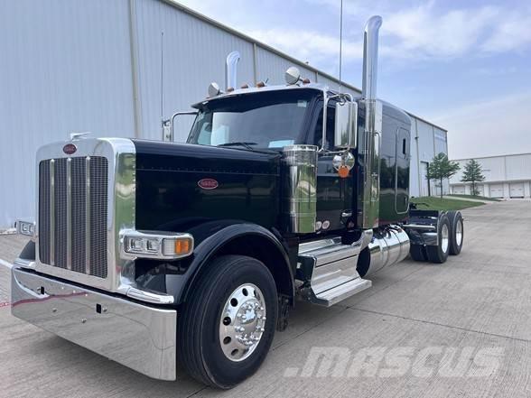 Peterbilt 589 Trekkers