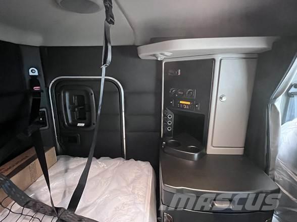 Peterbilt 589 Trekkers