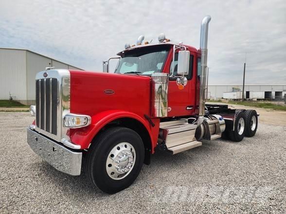 Peterbilt 589 Trekkers