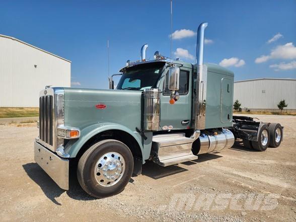 Peterbilt 589 Trekkers