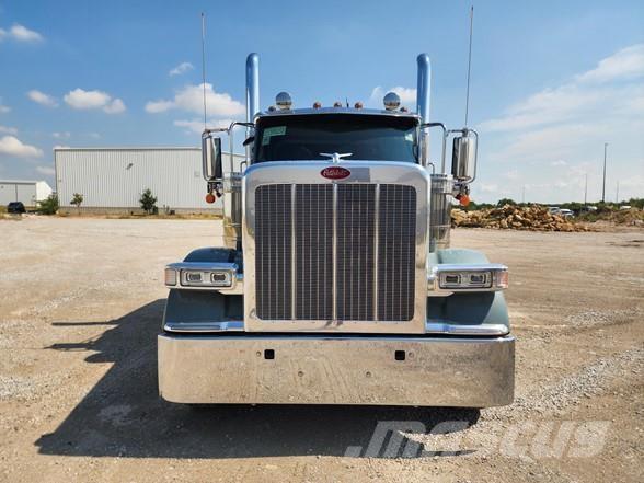Peterbilt 589 Trekkers