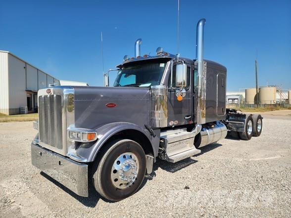 Peterbilt 589 Trekkers