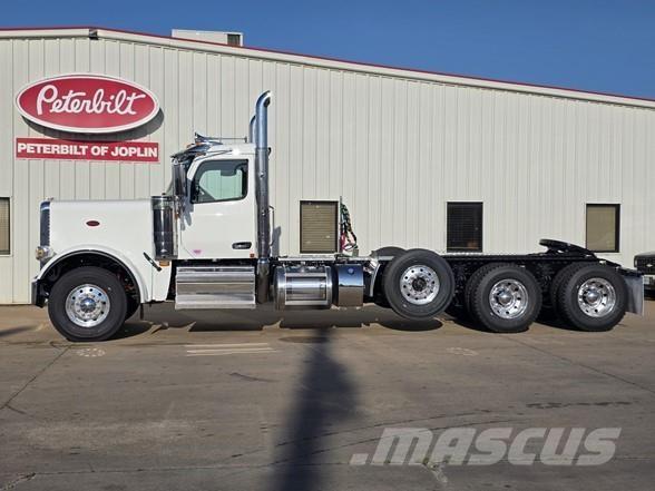 Peterbilt 589 Trekkers