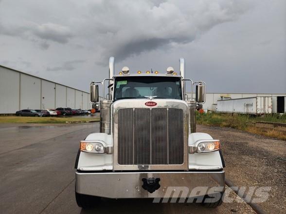 Peterbilt 589 Trekkers
