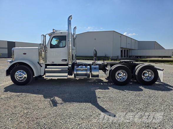 Peterbilt 589 Trekkers