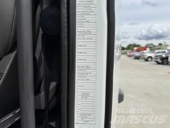 Volvo VNL42860 Trekkers