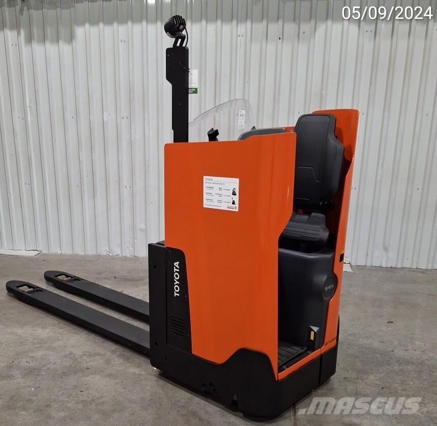 BT LSI200 Pallettruck met meerij platform